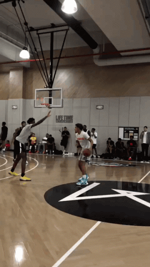 队报：利物浦中场莫顿加盟里昂转会费为1000万+500万欧（队报：里昂签下利物浦中场莫顿，转会费1000万欧+500万欧浮动条款）