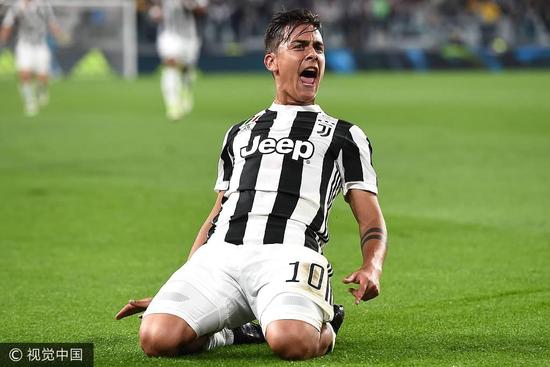 他一句话没说，但态度已经很明显（他沉默不语，态度一清二楚）