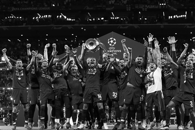 海港战武里南联海报：以物理试卷为背景，解“南”题（海港迎战武里南联海报：物理试卷背景，攻克“南”题）