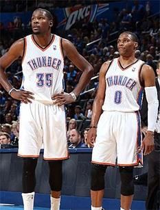 皇马内乱升级！阿隆索失控更衣室，库尔图瓦孤独发声背后的真相（皇马风波升级：阿隆索难控更衣室，库尔图瓦孤身发声背后真相）