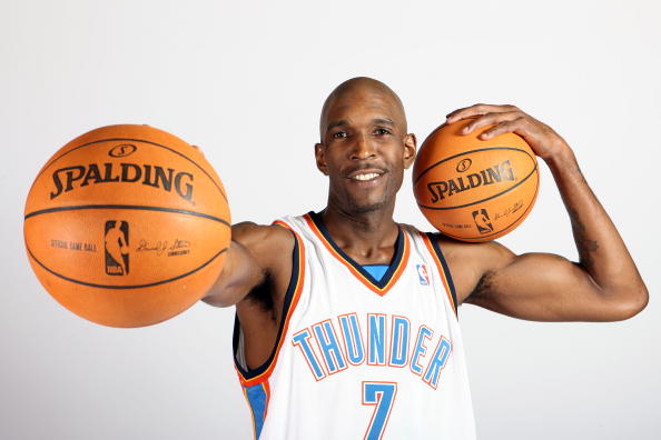 爱德华兹：库里在美国队时候总告诉我们要有耐心，球迟早会进（爱德华兹：库里在美国队总提醒我们保持耐心，手感迟早会来）