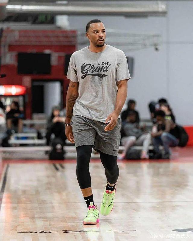 穆里尼奥：执教与评论教练是两回事，而评论别人总是容易的（穆里尼奥：带队与点评是两码事，评论他人总是更容易）