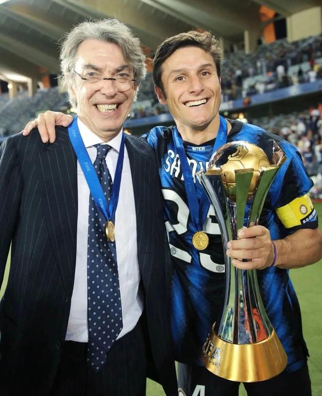 霍伊伦：我喜欢压迫和背对球门；进球美妙但功劳要和球队分享（霍伊伦：钟爱高压逼抢与背身拿球，进球虽美但荣誉应与全队共享）