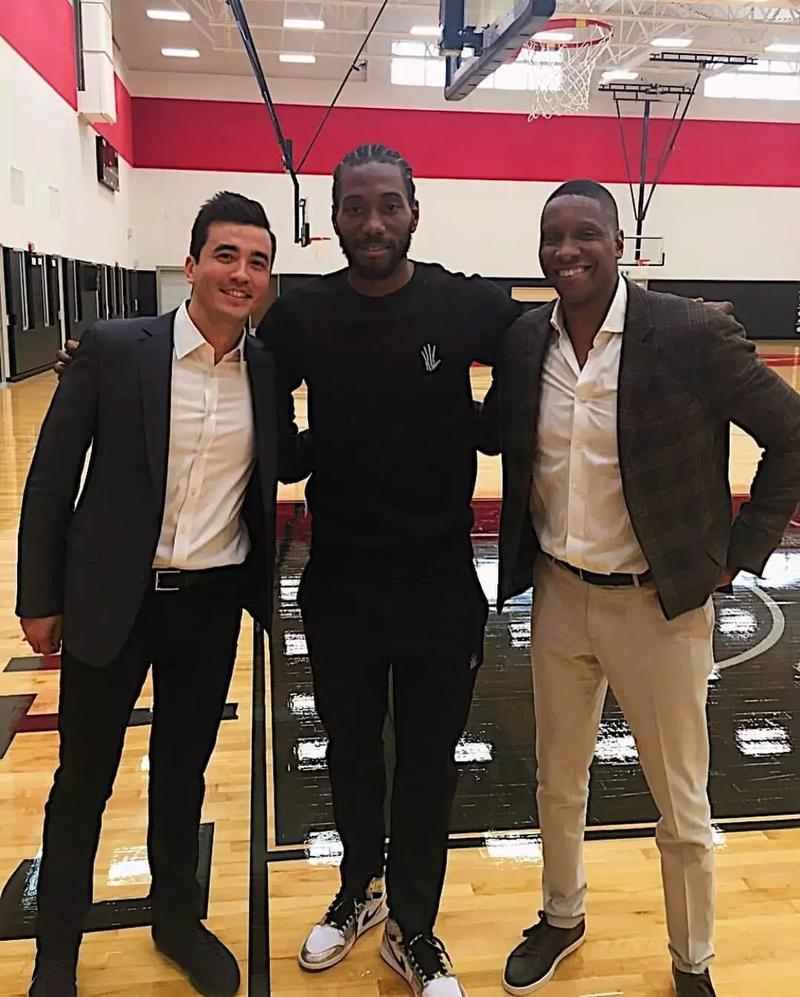 单场20分10助，却惨遭批评！双子星开始逼宫，夺冠大热要解体？（砍下20分10助却仍遭炮轰！双核逼宫，争冠热门面临解体危机？）