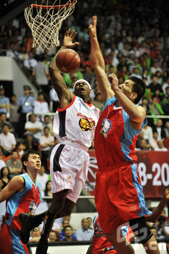 Haynes：勇士以买家身份正在关注加福德&罗威等内线（Haynes：勇士作为买家瞄准加福德、罗威等内线球员）