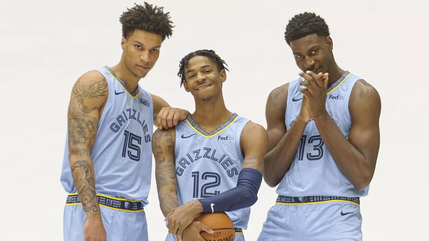 官方：福冈黄蜂主帅金明辉续约，带队征战26／27赛季（福冈黄蜂官宣主帅金明辉续约，将率队出战26／27赛季）