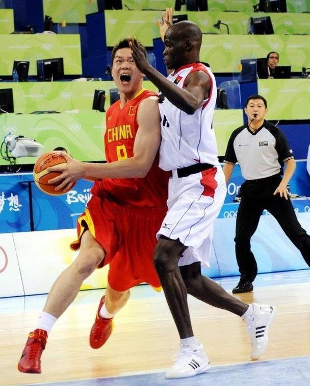 福克斯：我从高中就开始和布伦森交手，不可能真正把他限制住（福克斯：与布伦森从高中就打起，想真正限制他几乎不可能）