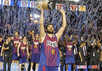 记者：尤文最多500-600万欧年薪续约DV9，球员要求大笔签字费（消息称尤文与DV9续约年薪最多500-600万欧，球员还索要高额签字费）