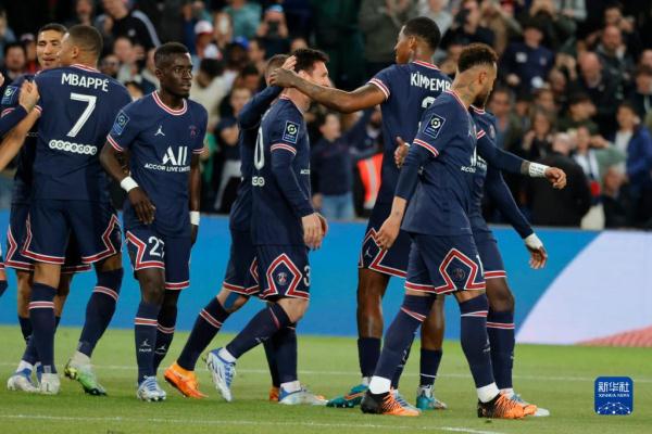 官方：因客战阿森纳的欧冠中球迷违规行为，拜仁被罚款7万欧（官方：拜仁因欧冠客战阿森纳期间球迷违规被罚7万欧元）