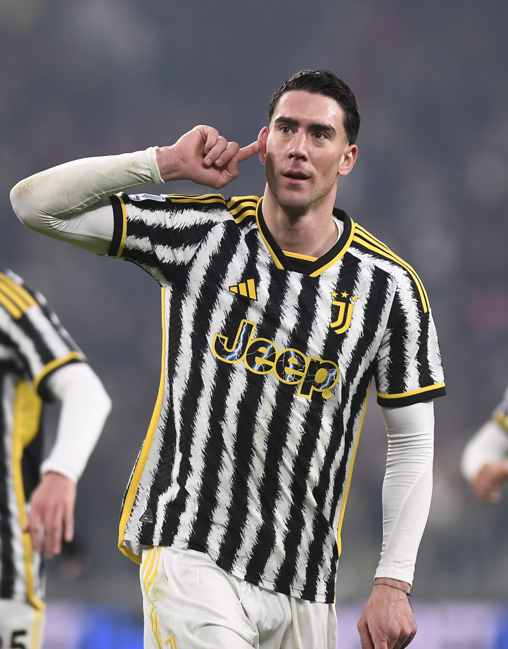 致敬科比：库里圣诞节上脚科比穿过的锐步经典球鞋“黄脚趾”（库里圣诞夜上脚锐步经典“黄脚趾”，向科比致敬）