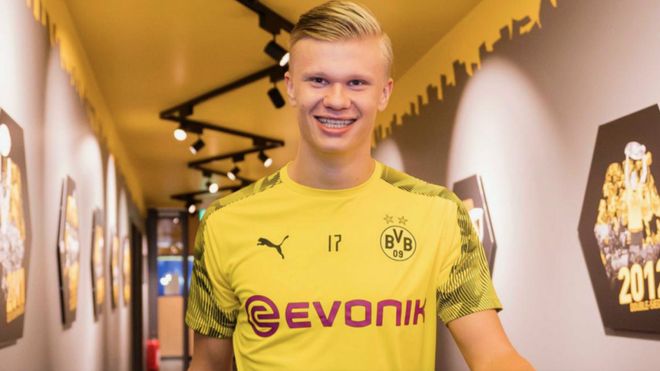 前15轮德甲凯恩6次当选全场最佳，比其他球员至少多3次（德甲前15轮：凯恩6次当选全场最佳，领先其他球员至少3次）