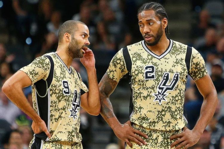 杰伦·约翰逊成为08年詹姆斯以来连续两场砍三双最年轻的前锋（自2008年詹姆斯以来，杰伦-约翰逊成为连续两场拿下三双的最年轻前锋）