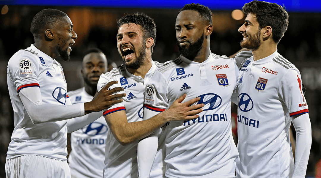 欧文突破防守连续得分（欧文强突防线连取分）