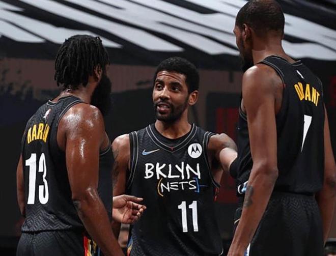 巴萨前高管：皇马就像校霸，只敢狂扁小朋友，碰到强的就缩了（巴萨前高管：皇马像校园恶霸，只会欺负弱小，遇到强者就怂）