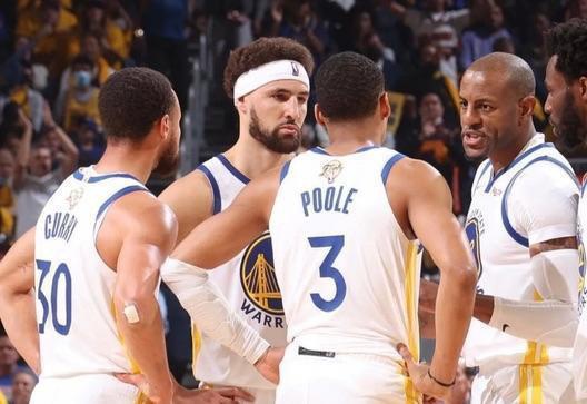 得分能力出众，场均轰下31.（火力十足，场均砍下31分）