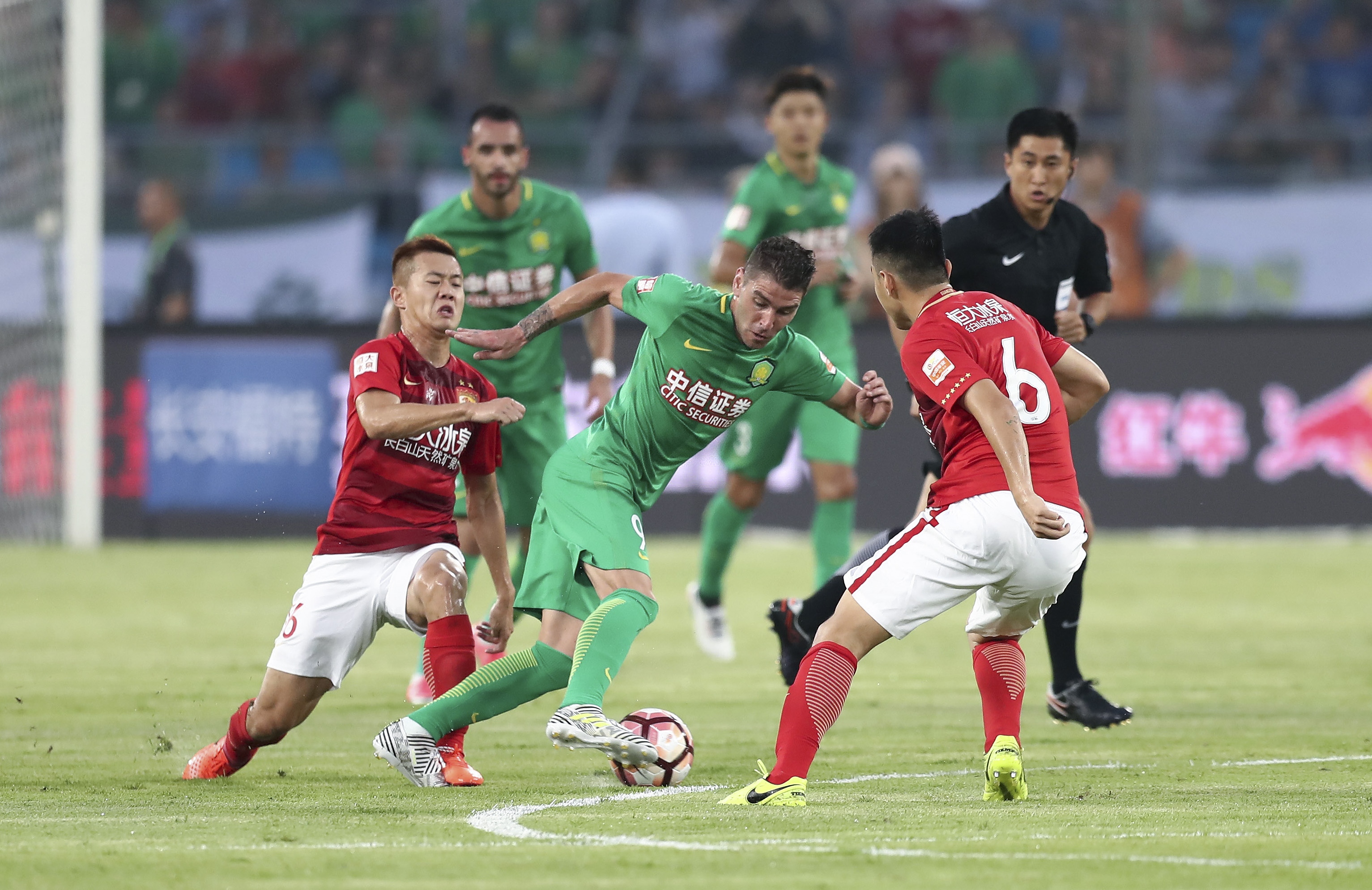 林孝埈的腿部力量感隔着屏幕都能感受到！（林孝埈的腿部爆发力，隔着屏幕都震撼！）