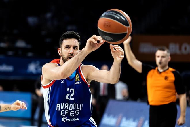 杰伦-布朗谈哈特摸布伦森屁股：敢在台上干，他们肯定不是第一次了（杰伦-布朗评哈特当众摸布伦森屁股：敢公开这么做，绝非第一次）