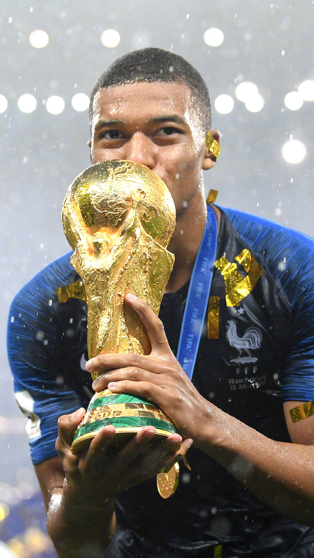 足球报：梅州客家经济困难无法妥善解决，也没总经理主持局面（足球报：梅州客家财务困境未能有效化解，总经理缺位无人主事）